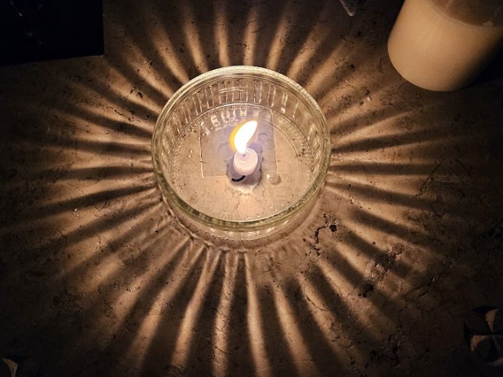 HORARIOS, DÍA A DÍA, DE MISA Y DE OTRAS ACTIVIDADES